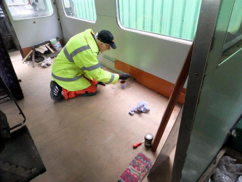 Class 105: Painting the sides of the rear passenger compartment